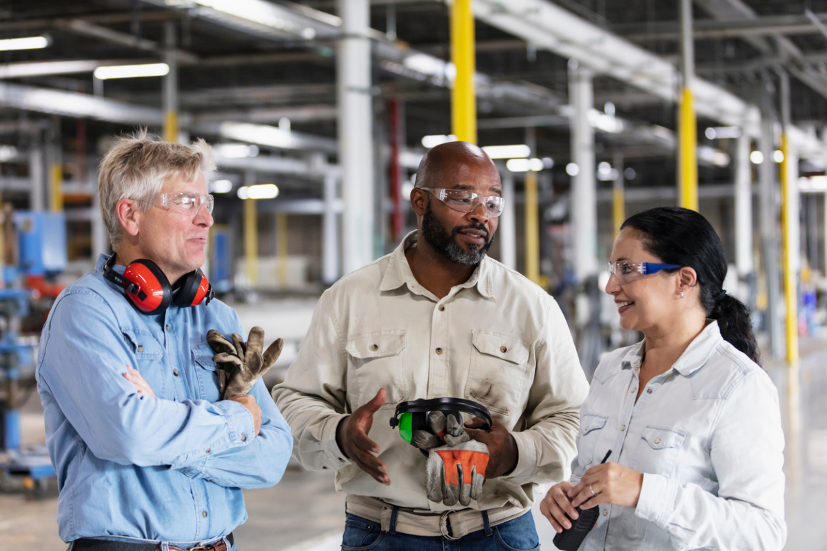 Lift-Assist Systems vs. Automation: Supporting Workers Without Replacing Them