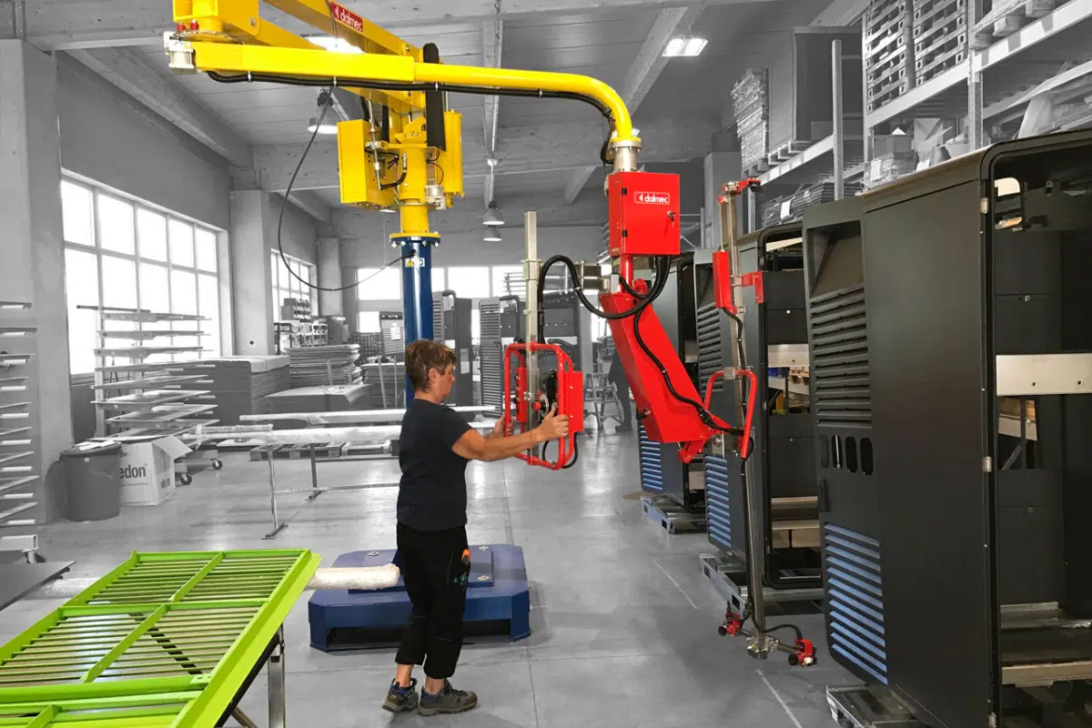 Dalmec manipulator used to move refrigerator doors